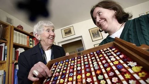 Ruth-Marie Hofvander och Gunilla Ransbo är båda engagerade i majblomman, fast på olika sätt.