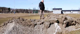 Planerad läktare hackar sig fram