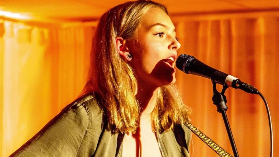 Sabina Thörner, Västervik, uppträder för tredje gången på Open stage.