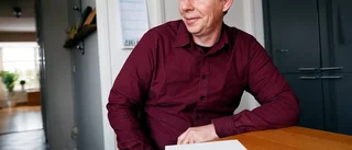 Micke byter sida i pressrummet