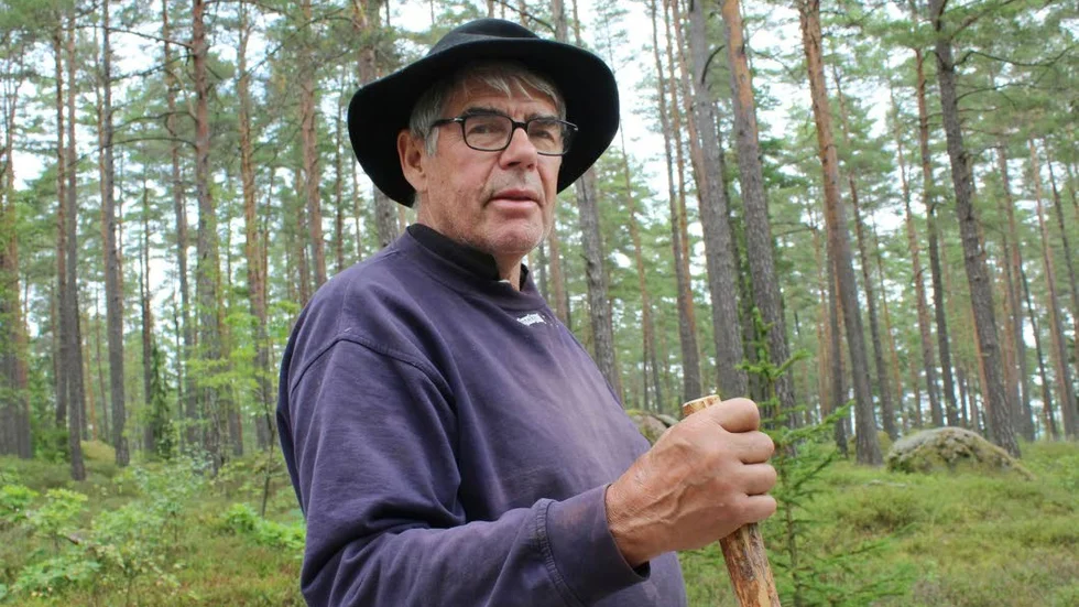 Ingen kulturafton. Karl-Åke "Kåke" Bäckmark berättar att de ställer in den planerade kulturaftonen, sedan milan brunnit upp.