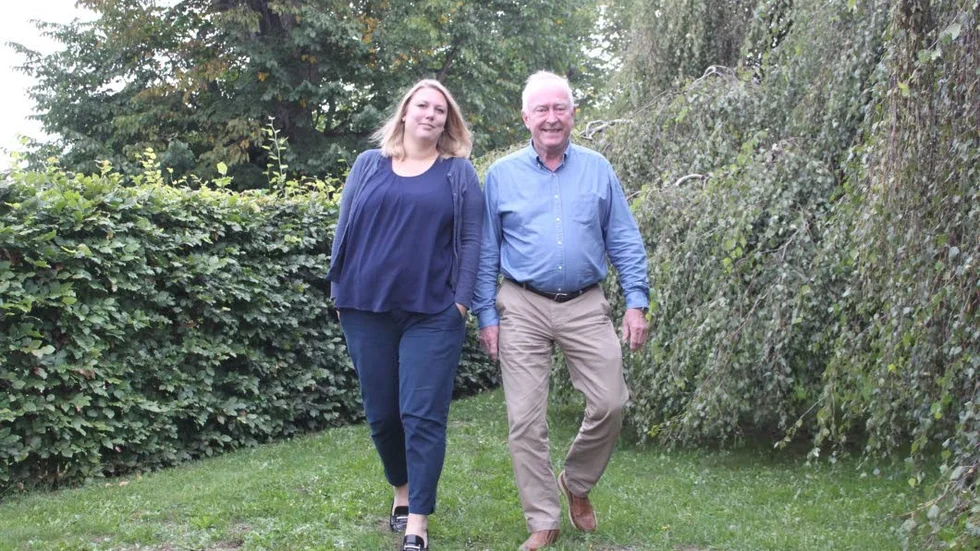 Marie Nicholson och Björn Swedborg (M) vill slå ett slag för tillgänglighetsanpassade vandringsleder i Vimmerby.