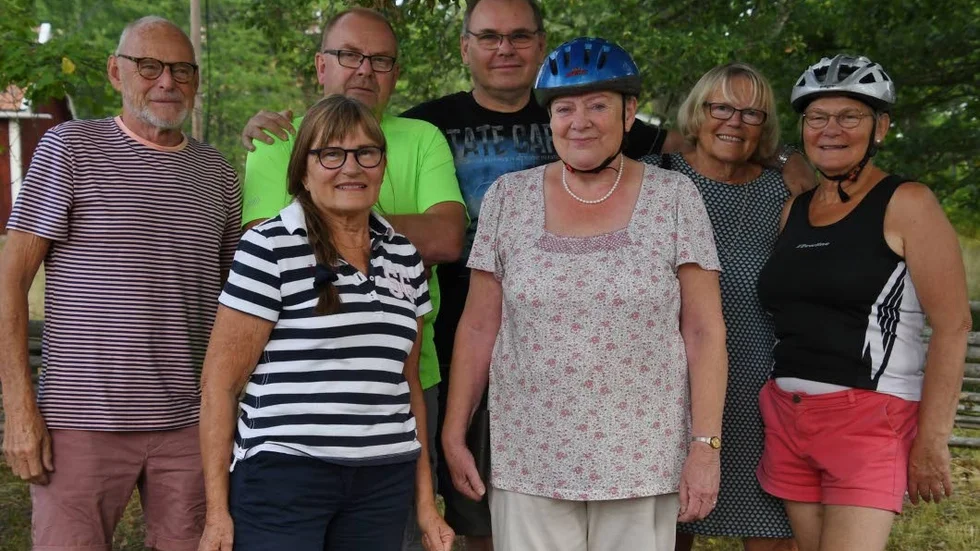 Leif Gustavsson (Västervik), Ammi Johansson (Målilla), Karl-Bertil Johansson (Tuna), Karl-Johan Johansson (Västervik), Birgit Eriksson (Vimmerby), Gullmaj Gustavsson (Västervik) och Rosalie Redelius (Vetlanda) Alla på bilden utom Leif är kusiner och hade samlats för att tillsammans genomföra Möckeln Runt.