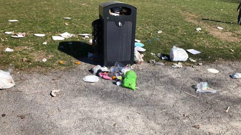 Så här skulle det inte se ut om var och en plockade upp efter sig, påpekar skribenten.