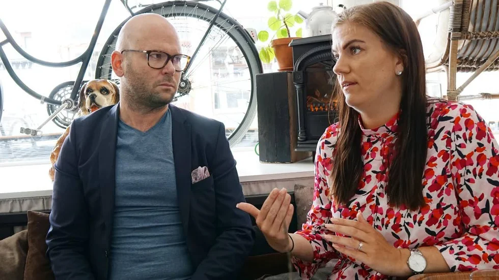 Jon Sjölander och Elin Landerdahl höllen pressträff på fredagen där man åter lyfte frågan om vuxenutbildningens flytt till gymnasiets lokaler.