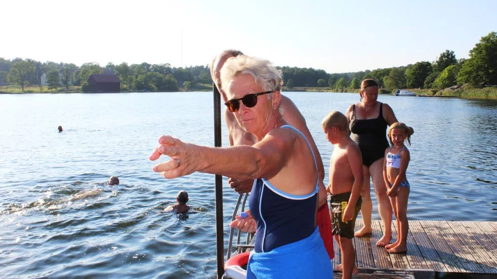 Eva Holm har tagit simborgarmärket i 53 år och berättar: "Genom aktiviteterna får deltagarna uppleva  personliga utmaningar och fina naturmiljöer".