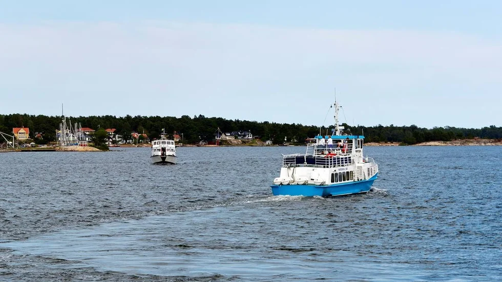 Idö ligger i havsbandet söder om Gränsö, i höjd med Hornsudde. Där finns en bostadsrättsförening som varje år betalar en tomträttsavgäld till kommunen. De är också skyldiga att hyra ut både vår och höst.
