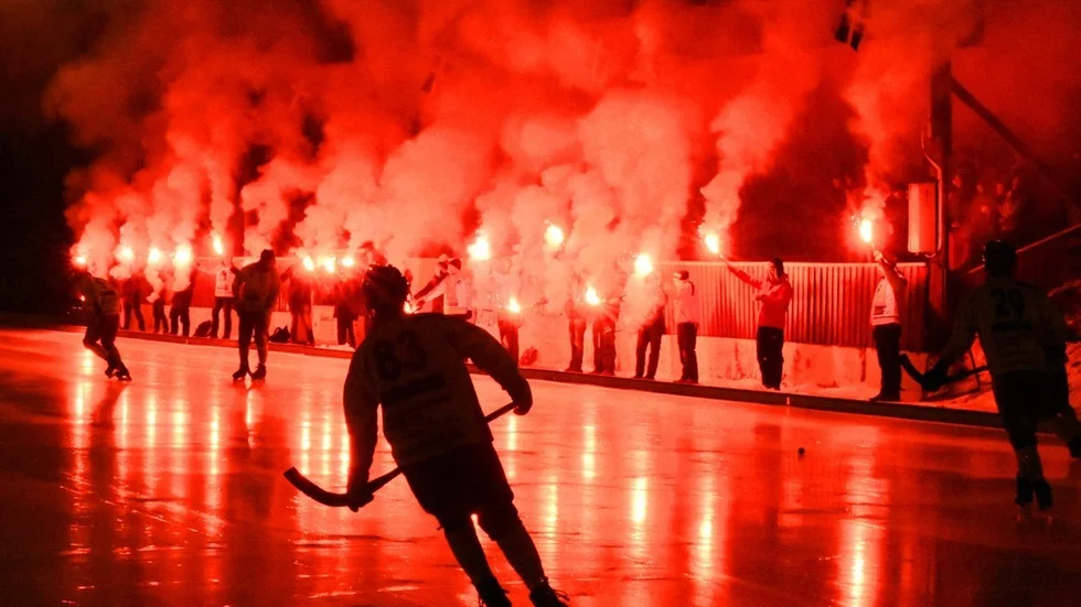 Målilla åker till Oskarshamn för derbymatch mot Stjärnan och då har spelarna finansierat supportrarnas bussresa tillsammans med Happy Clappers.