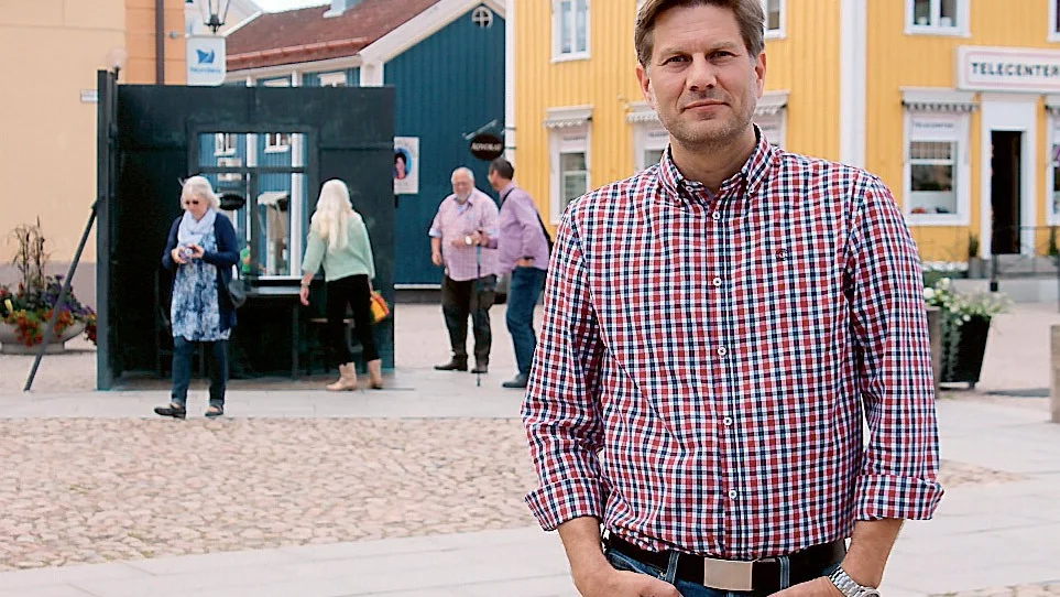 Viss minskning för turismen. Enligt årets TEM-undersökning sjönk turistbranschens omsättning i Vimmerby med 17 miljoner kronor under 2013 - trots Astrid Lindgrens Världs besöksrekord. Nye turistchefen Peter Göransson vill vända trenden.