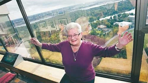 Mariannelundsbon Sylvia Jonsson skrapade fram 15 000 kronor i tio år på månadsklövern i lördags.