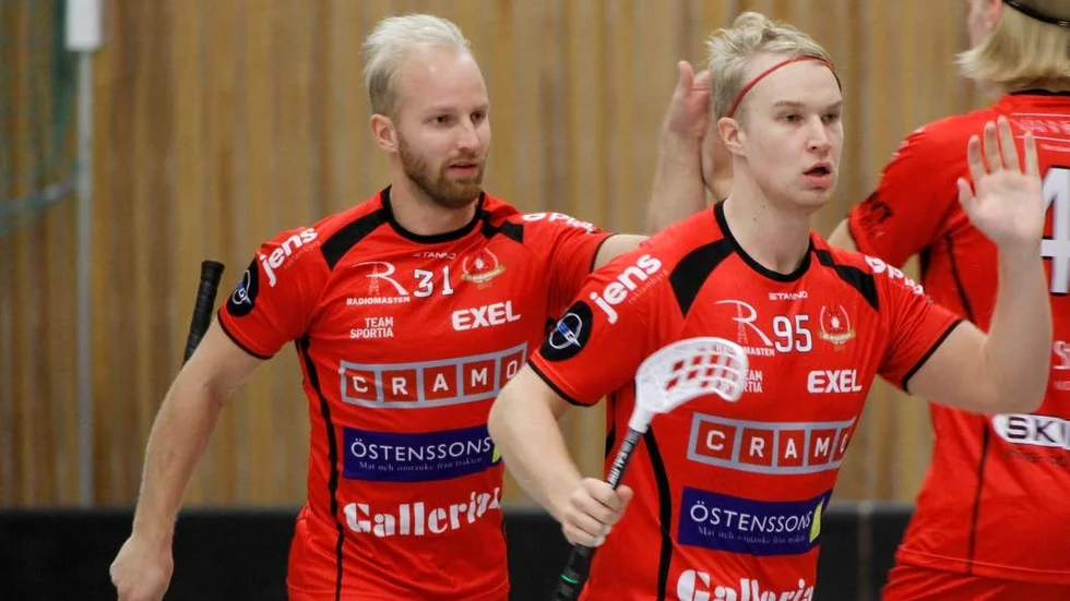 Didrik Karlsson spelar tillsammans med sin lillebror Hampus (95) i Solfjäderstadens A-lag.