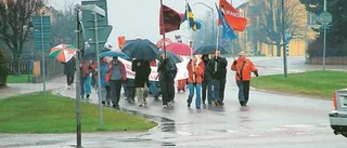 Demonstranter trotsade regnet