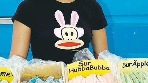 Yadawan Sanim från Holsbybrunn var en av godisförsäljarna på Ingatorps marknad.