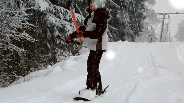 När Dackestupet var färdigt för öppnande hade man vädergudarna med sig. Nyfallen snö gjorde att den riktiga vinterkänslan infann sig i backen.