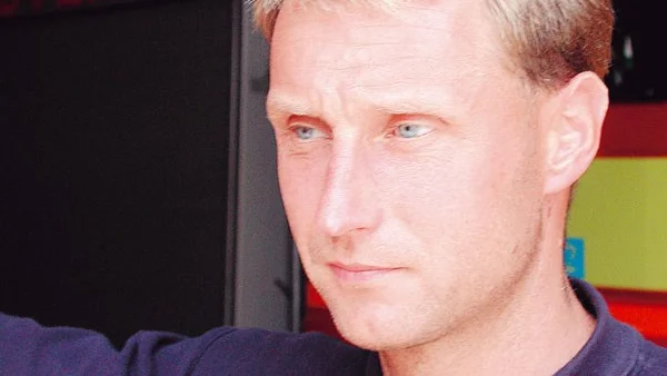 Hoppas sitt eget förslag ska avslås. Räddningschefen Thomas Blixt har tvingats lägga fram ett nytt förslag där tre tjänster tas bort från räddningstjänsten i Horn.