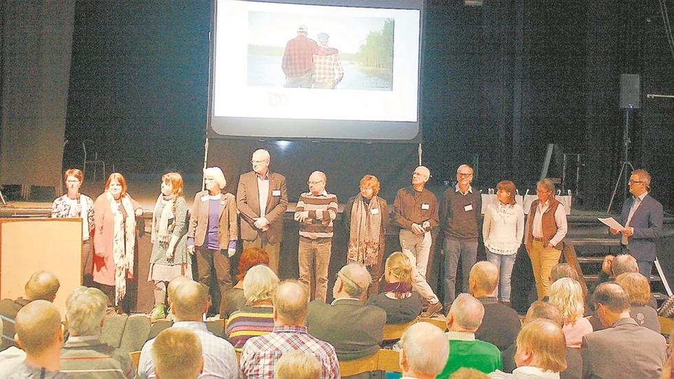 Styrelsen i Astrid Lindgrens Hembygd presenterades och tog emot några lätta fråga-svar frågor innan dagen drog igång med föreläsningar och gruppsamtal.  Foto: Julia Nilsson