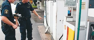 Försökte slita loss sedelautomat