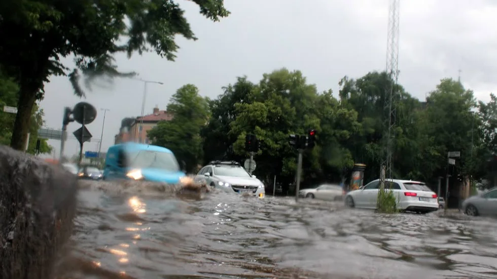 Imorgon onsdag kan det komma från 35 millimeter regn eller mer – inom tre timmar.