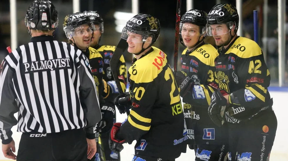Talangen Kalle Smedberg spelade ett par matcher med VH. Nu är han klar för Dalen.