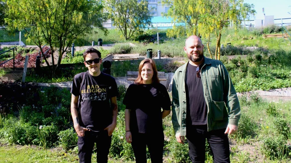 Från vänster Kristoffer Dezsi, Lina Marcusson och Mattias Grane från kultur- och fritidsutskottet på Linköpings kommun.