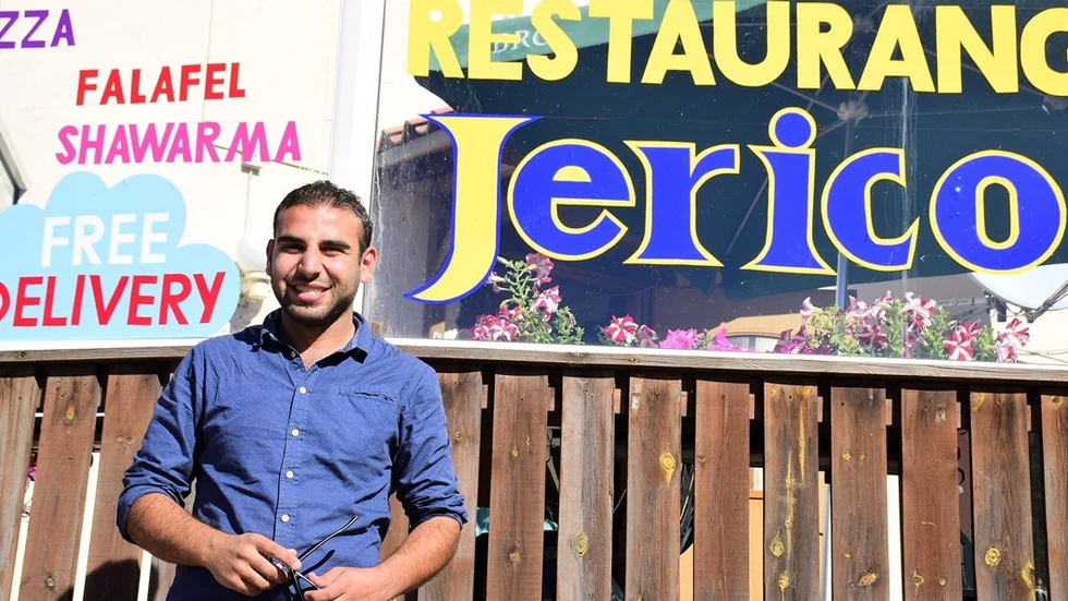 "Jag gillar själv att laga mat", berättar den nyblivna restaurangägaren Mohammed Al Hasasneh. Foto Elin E Elmström