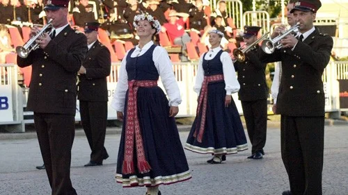 Lettiska Arméns Infanterimusikkår hade dansgruppen Bramani med sig till Eksjö.