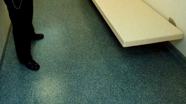 Justitieombudsmannen erinrar polisen om att en person som omhändertagits för berusning har rätt att kontakta en anhörig.