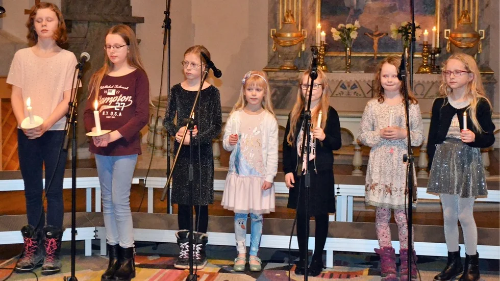 Efter intåget i kyrkan framförde barnkören Mix Vox några sånger. Foto: Sven-Olof Nilsson