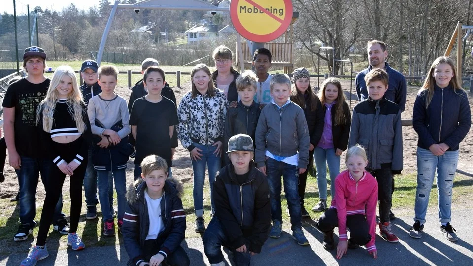 Elevrådets representanter tillsammans med May-Cari Johansson och Henrik Johansson.