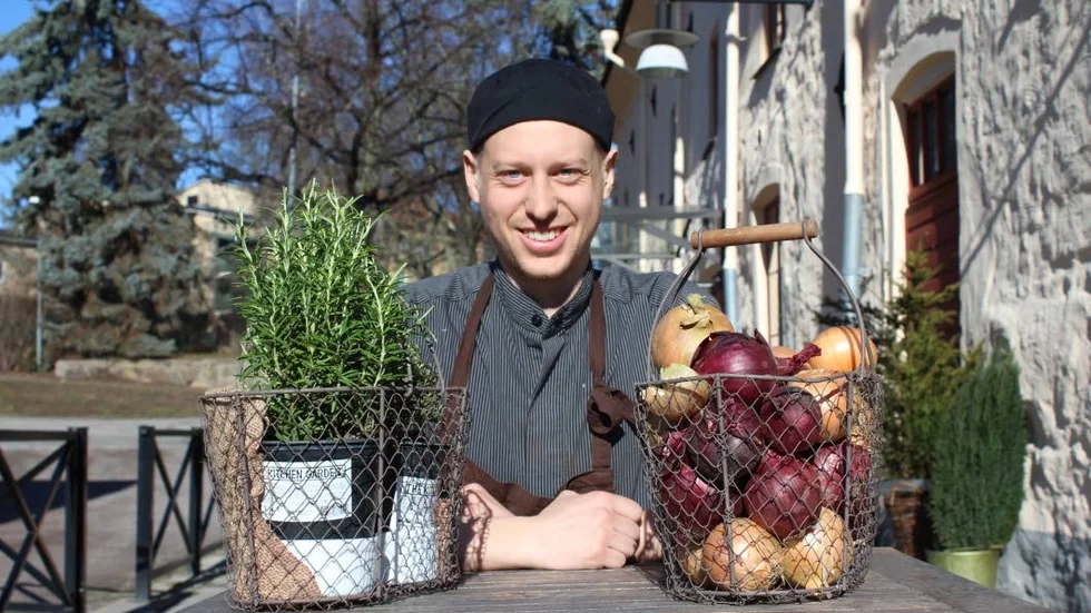 Jonas Alvin, 31 år och kock på Stångs magasin, är en av åtta deltagare tagit sig till final i "Årets kock - 2018".