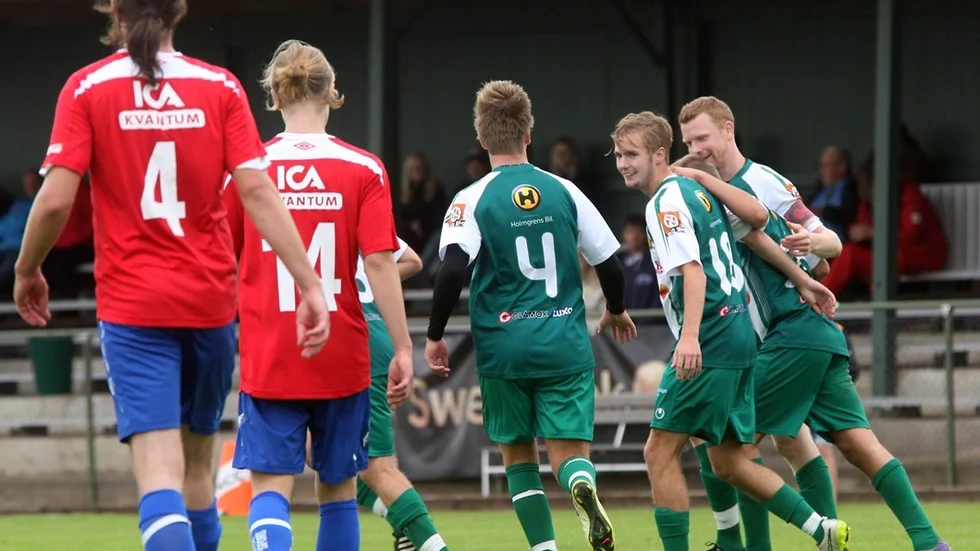 John Svensson och grabbarna i Hultsfred får tillbaka mittfältaren Christopher Einarsson.