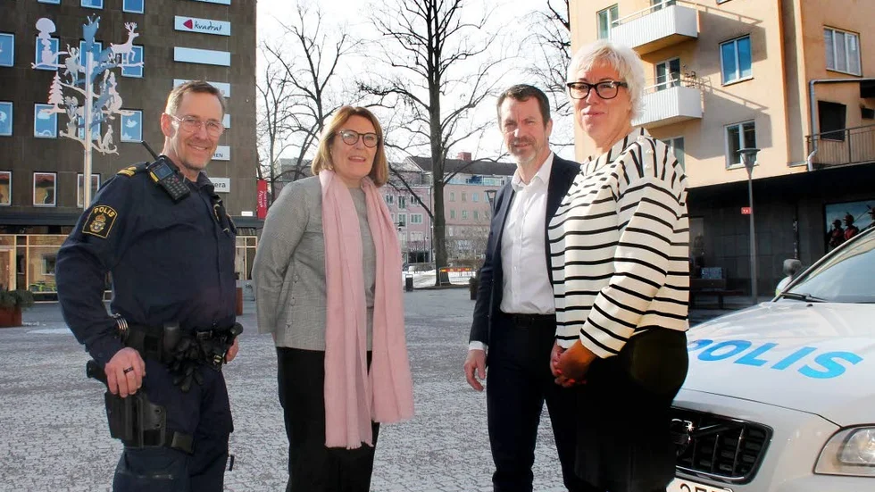 Förbättrad säkerhet för anställda och en utveckling av handelslivet i Linköpings centrum diskuterades av bland andra polisman Kenth Almroth, Svensk handels vd, Karin Johansson, organisationens säkerhetschef Per Geijer och kommunalråd Kristina Edlund (S).