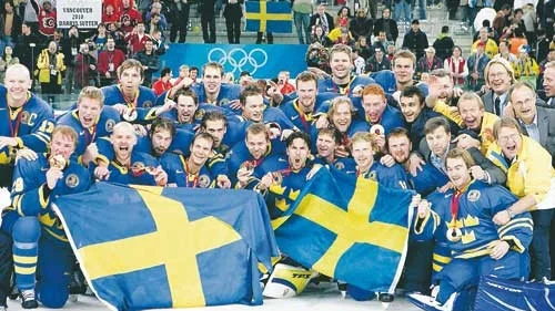 Världens bästa hockeylag. Gränslös glädje på rinken, gränslös glädje hemma i Sverige, när Kronorna slog Finland i OS-finalen i Turin. Sveriges sjunde guld.