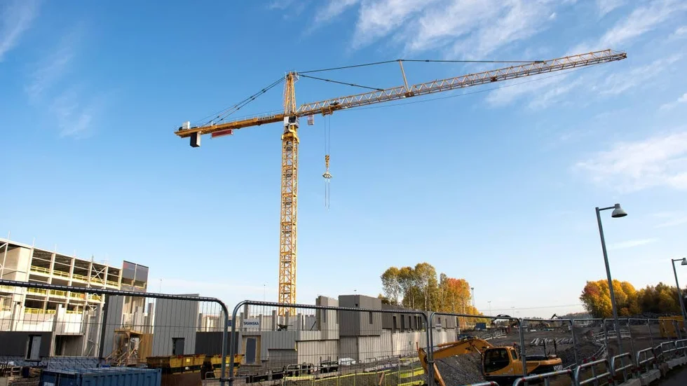 Byggsektorn är en av flera branscher som präglas av svag produktivitetstillväxt, vilket påverkar ekonomin i stort.