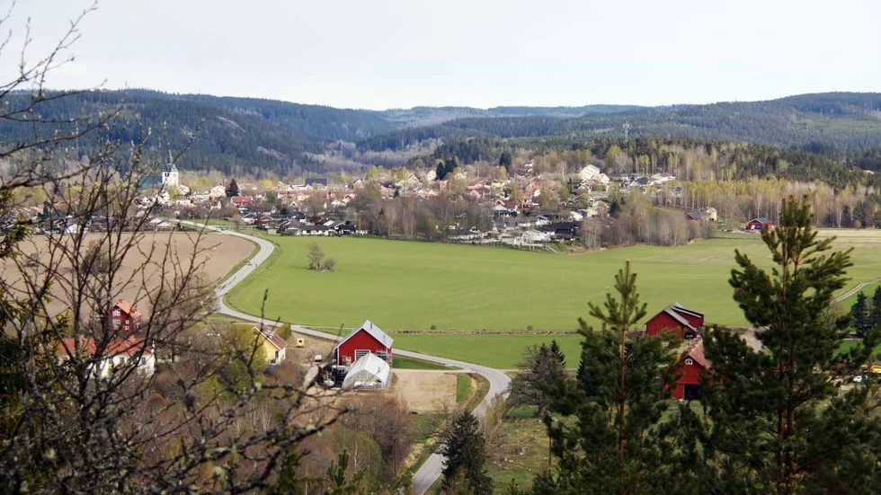 Samhällsgräns. Utbyggnaden av Kisa stannade vid Norrhamra- och Brostorpsområdet.