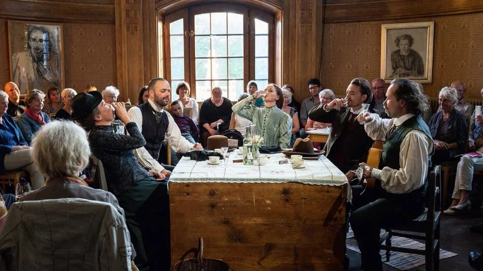 "Hemlängtan". Så här såg det ut när Romeo & Julia-kören hade sinpremiärföreställning på Dramaten i Stockholm.