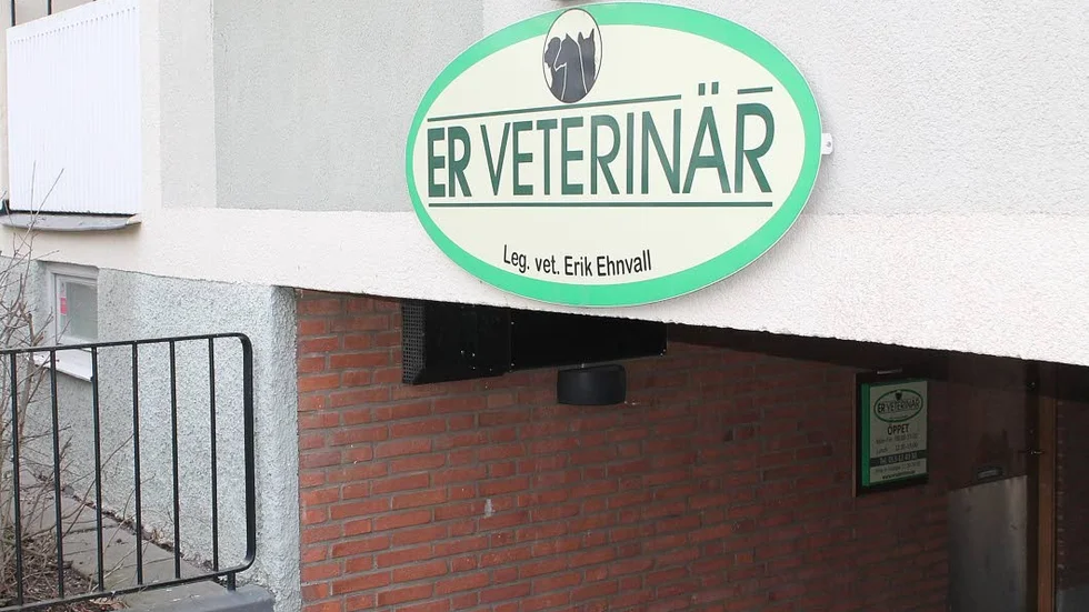 Veterinär Erik Ehnvall, som driver kliniken Er Veterinär i Linköping, tilldelas en varning av Ansvarsnämnden för djurens hälso- och sjukvård.