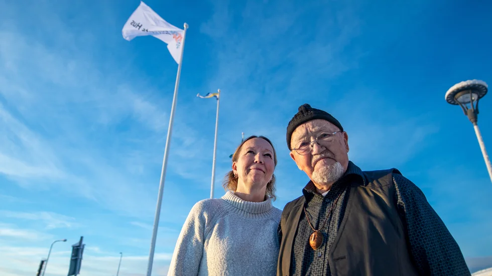 87-åriga Tyko Lampa är en av de som vittnat om övergreppen. På plats i Pajala var även dottern Kerstin Lampa som inte hört sin pappas historia förrän för några år sedan.