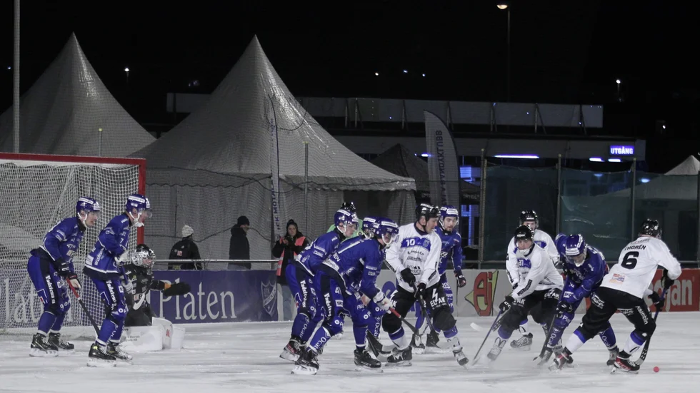 Bandypubliken minskar. Bara 503 personer i snitt efter fyra hemmamatcher. IFK Motalas minskning är 22 procent den här säsongen. Hela elitserien tappar publik.