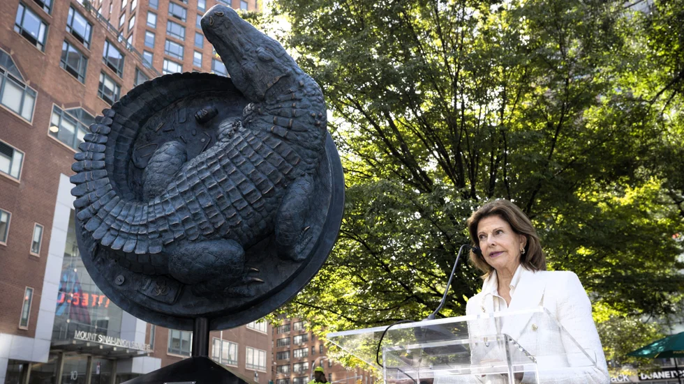 Nyligen invigde drottning Silvia "NYC Legend", en skulptur av Alexander Klingspor, uppfört i New York på uppdrag av Mollbrinks Konst i Uppsala. 