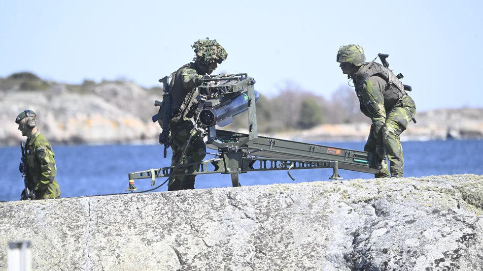 "Vem har rätt att beordra unga oskyldiga människor att gå ut i krig i andra länder och riskera att lemlästas eller dö i förtid på grund av maktelitens dårskap?", skriver insändarskribenten. (Arkivbild)
