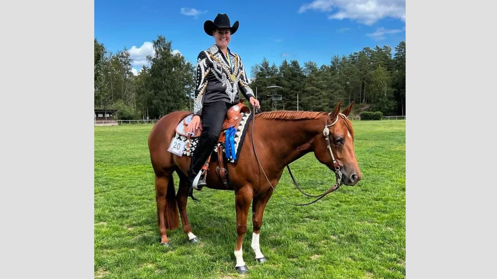 Julia Wiksten hade en störtkul vecka i Vetlanda. Hon tog både guld och silver på SM i westernridning. 