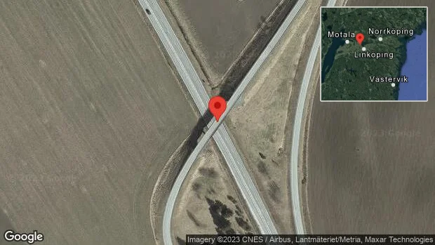 Brinnande fordon stoppar trafiken