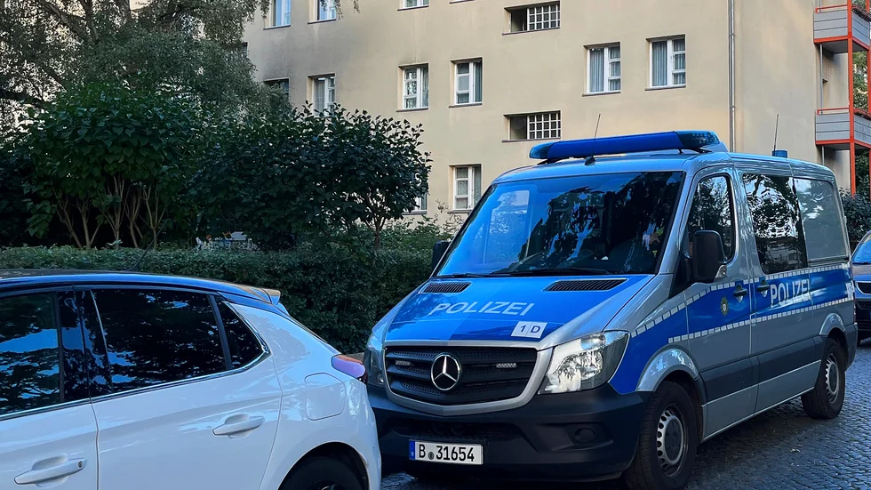 Tysk polis slog till mot ett stort antal medlemmar i den nynazistiska gruppen Hammerskins på tisdagen. Bilden visar ett tillslag i Berlin.