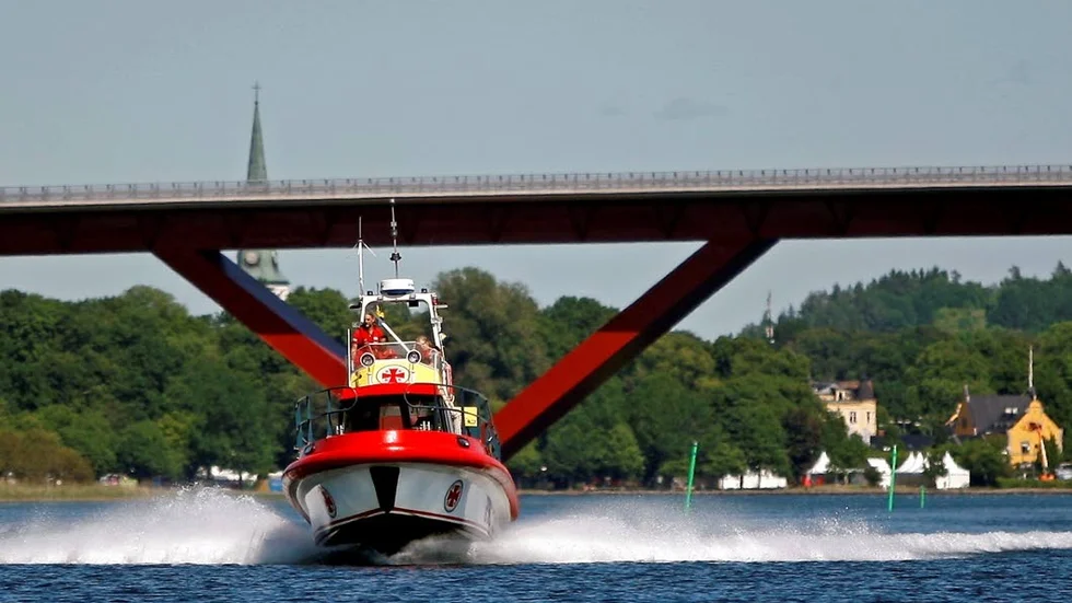 I aktion. En sjöräddningsbåt ute på sjön.