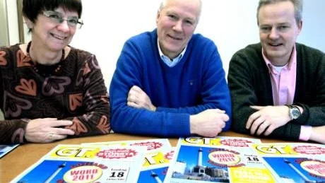 <7GT_Bildrubrik>PRovmakare.</7GT_Bildrubrik> Engelsklärarna Kathy Gow Sjöblom, Jan Luthman och Anders Andergren har letat svåra ord under det gångna året. Nu ska öns niondeklassare prövas, en resa till England för två personer väntar på vinnaren.
