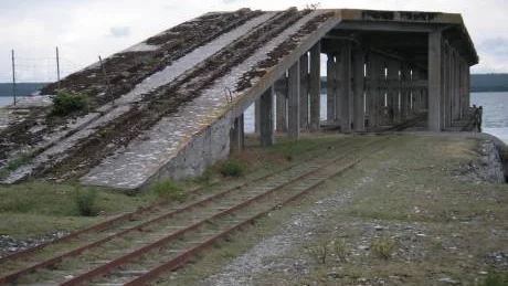 Den unika högbryggan vid Klintsbrovik på Fårö ska nu rivas.                                                                                                  Foto: Ronnie G Lundin/Arkiv