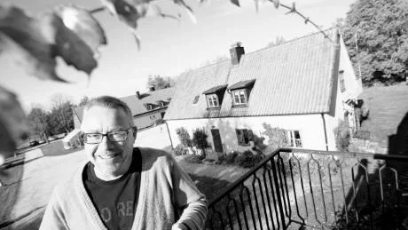 <7GT_Bildrubrik>Prisad.</7GT_Bildrubrik> I dag får Benny Jacobsson, biträdande verksamhetschef på Skogsgården Hajdes i Fröjel, ta emot priset årets kooperativ, som Hajdes utsetts till. Vad prispengarna, 10 000 kronor, ska gå till är inte beslutat. "Vi har ju inte fått dem än", skrattar han.