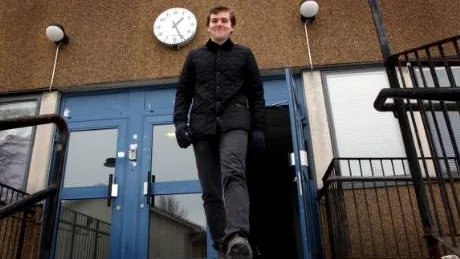 Nämndeman. Domstolsverket efterlyste en föryngring av nämndemannakåren. 18-årige Magnus Fürst är svaret på den önskan. "Det är ett hedersuppdrag att få sitta i tingsrätten", tycker han.Foto: Henrik Radhe