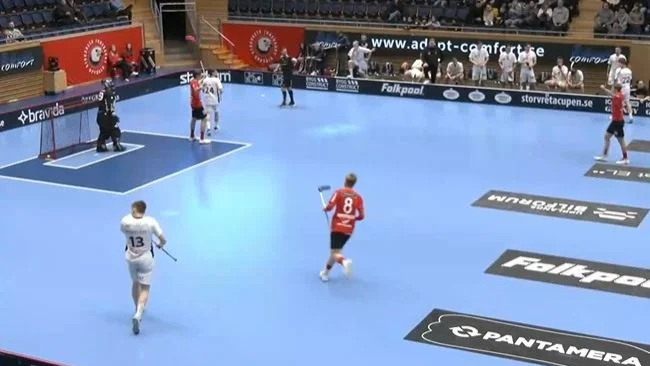 Märkligt självmål av Mullsjö mot Storvreta.